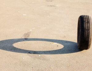 Comment savoir si les pneus sont usés ? Les signes qui ne trompent pas